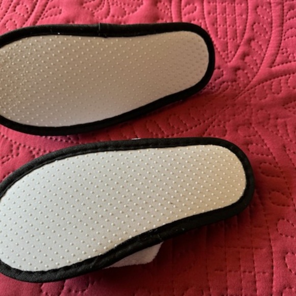 Luxury Childs slippers, small, NEW, white - Picture 2 of 7
